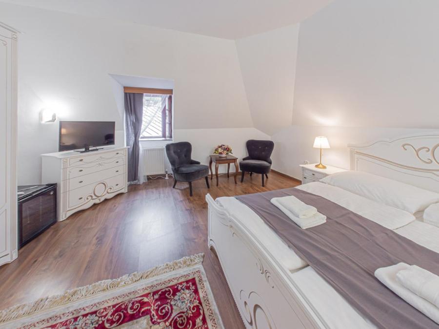 Hotel Salamander - Garni Banská Štiavnica Exteriör bild