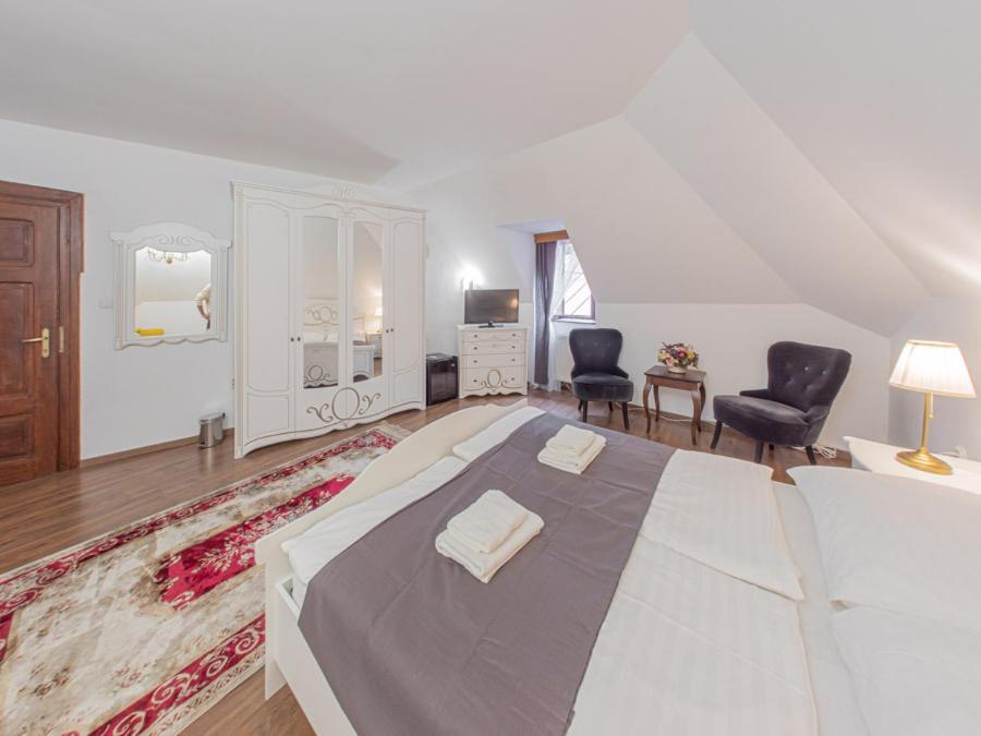 Hotel Salamander - Garni Banská Štiavnica Exteriör bild
