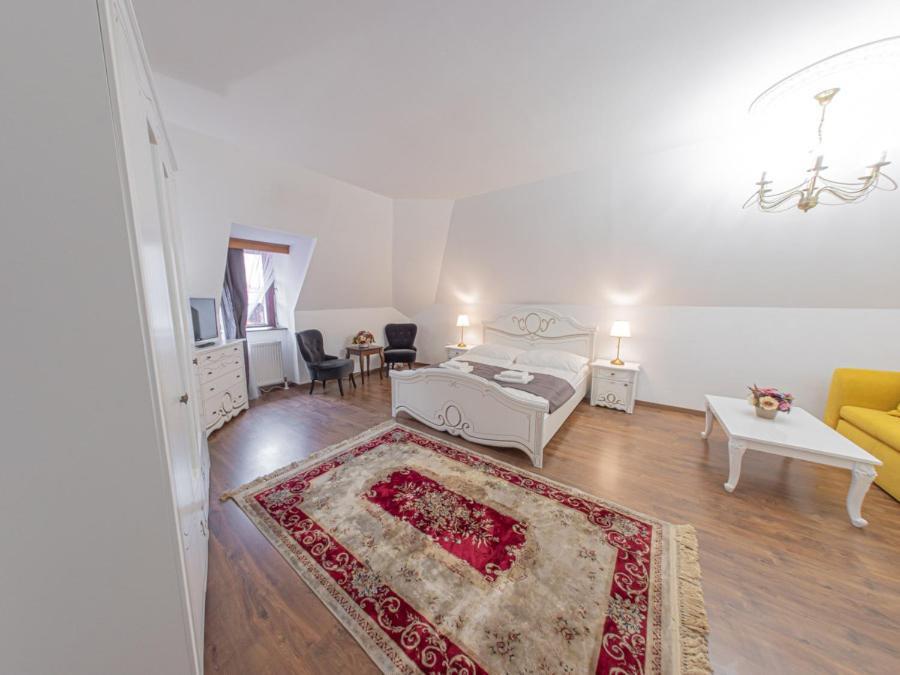 Hotel Salamander - Garni Banská Štiavnica Exteriör bild
